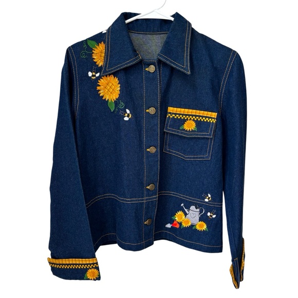 Women’s Garden Floral Embroidered Denim Jacket - Picture 12 of 12